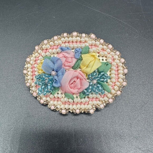 Vintage Brooch Pin Handmade Beaded Floral Ribbon Roses Pastel Oval Cottagecore - Picture 2 of 7